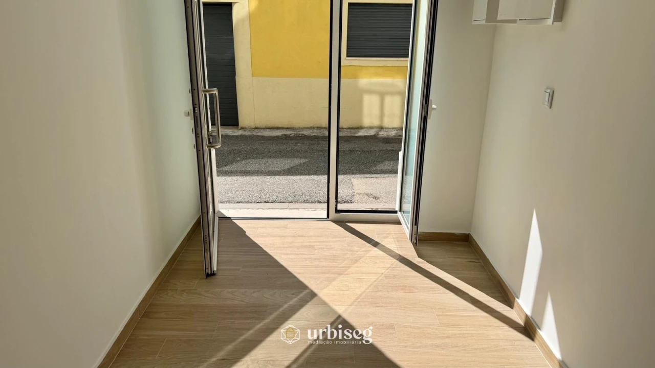 Apartamento T1 para Venda em Buarcos Foto 3