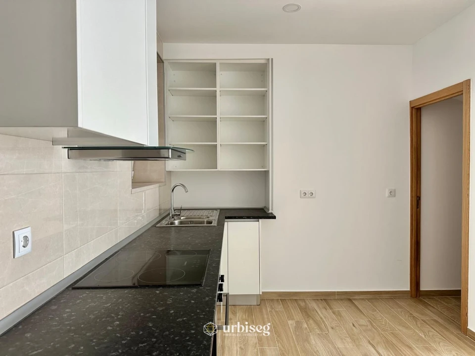 Apartamento T1 para Venda em Buarcos Foto 6