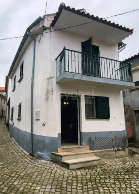 Moradia T2 para Venda em Lagoaça e Fornos