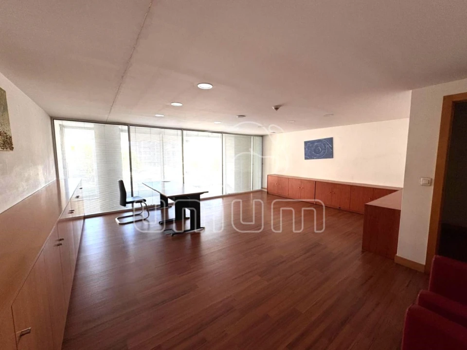 Loja para Arrendamento em Santa Maria Maior e Monserrate e Meadela Foto 4