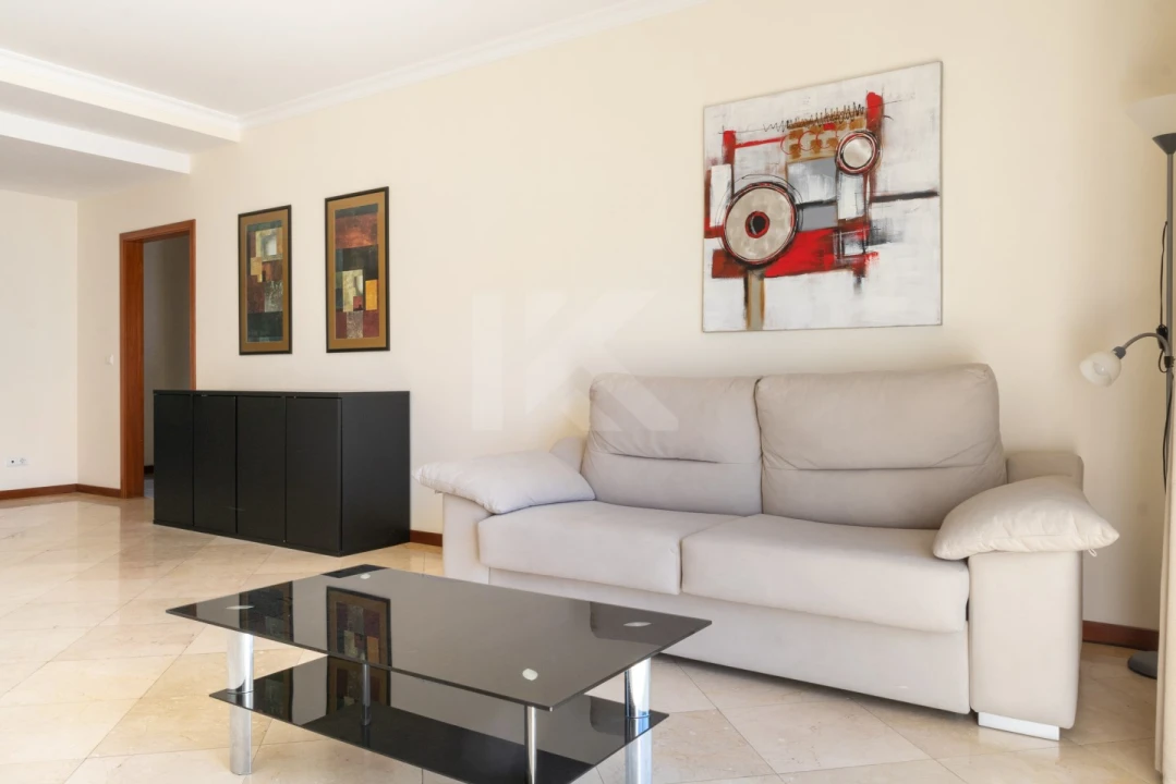 Apartamento T2 para Arrendamento em São Martinho Foto 4
