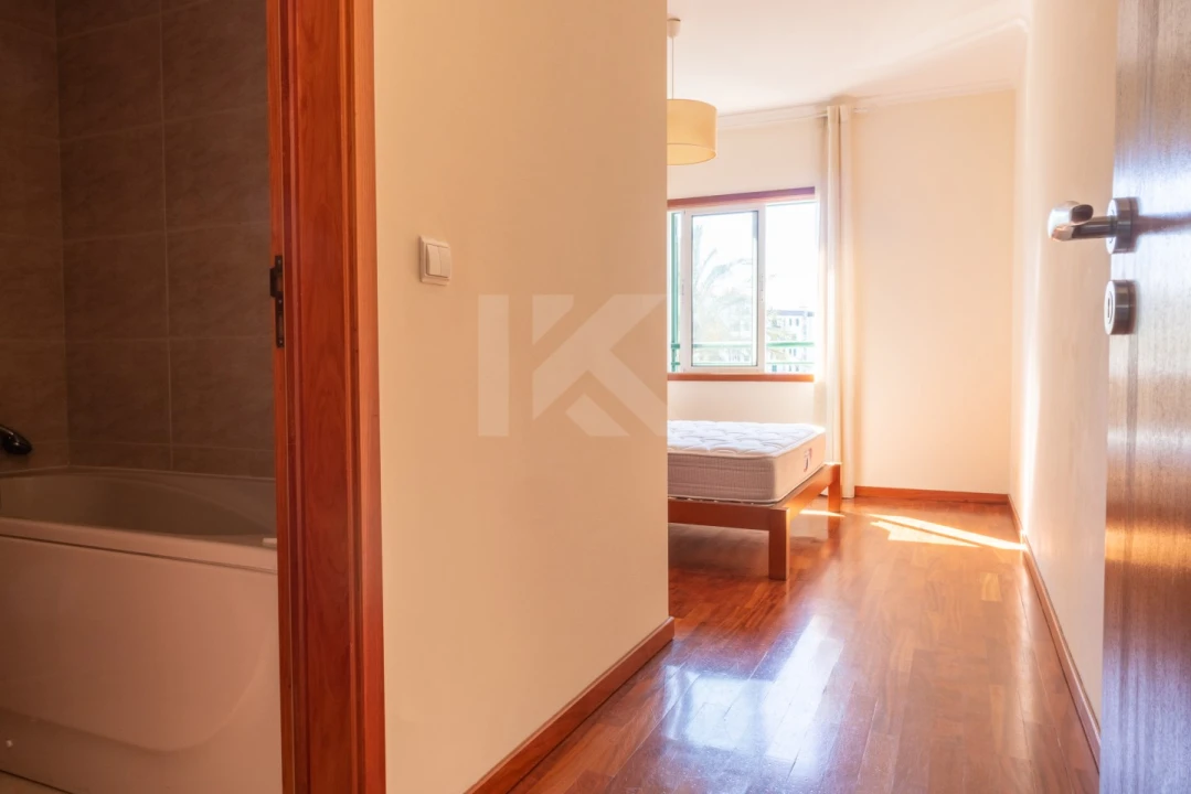 Apartamento T2 para Arrendamento em São Martinho Foto 17