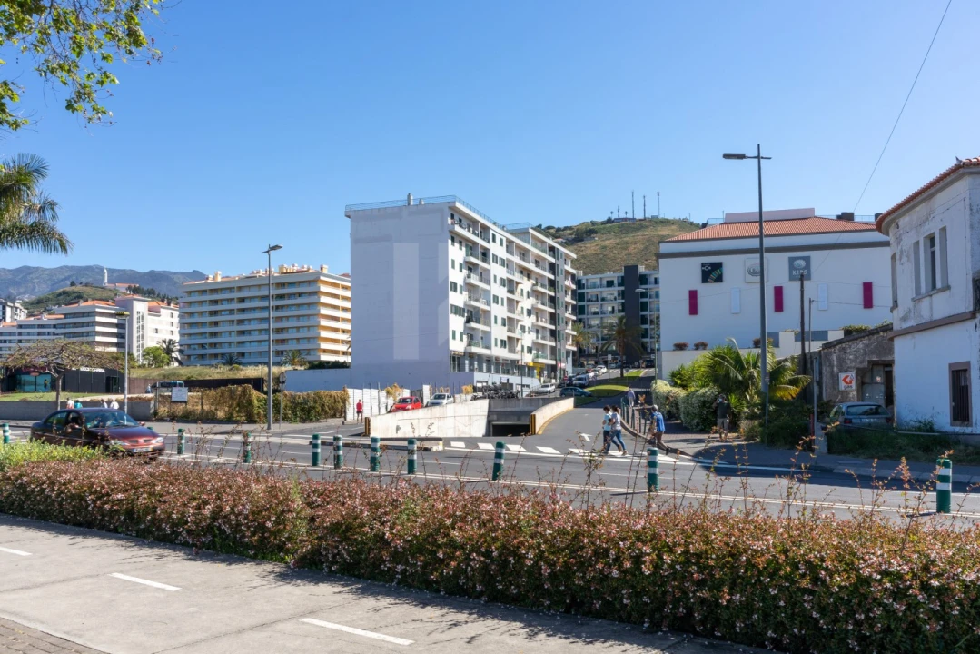 Apartamento T2 para Arrendamento em São Martinho Foto 39