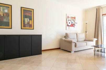 Apartamento T2 para Arrendamento em São Martinho