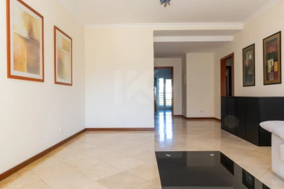 Apartamento T2 para Arrendamento em São Martinho