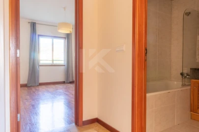 Apartamento T2 para Arrendamento em São Martinho