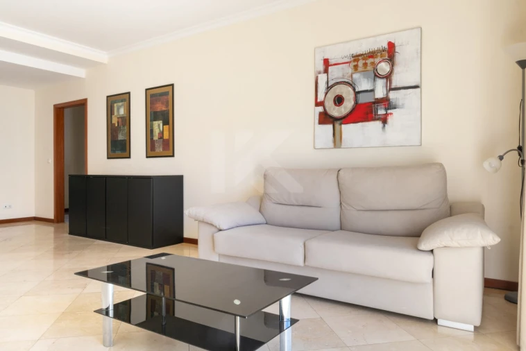 Apartamento T2 para Arrendamento em São Martinho Foto 4