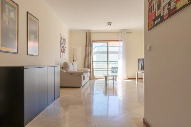 Apartamento T2 para Arrendamento em São Martinho Foto 5