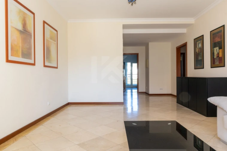 Apartamento T2 para Arrendamento em São Martinho Foto 8