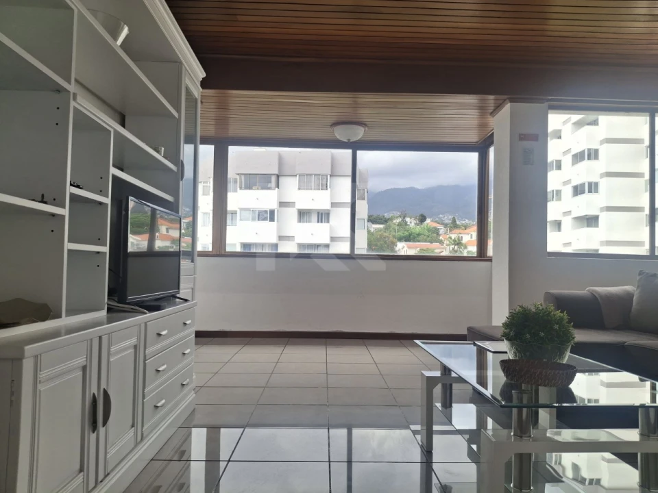 Apartamento T2 para Arrendamento em Funchal (Se) Foto 2