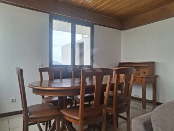 Apartamento T2 para Arrendamento em Funchal (Se)