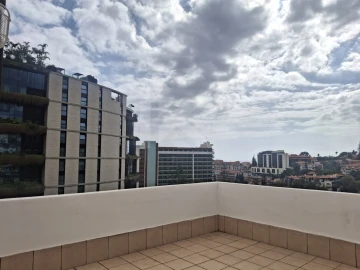 Apartamento T2 para Arrendamento em Funchal (Se)