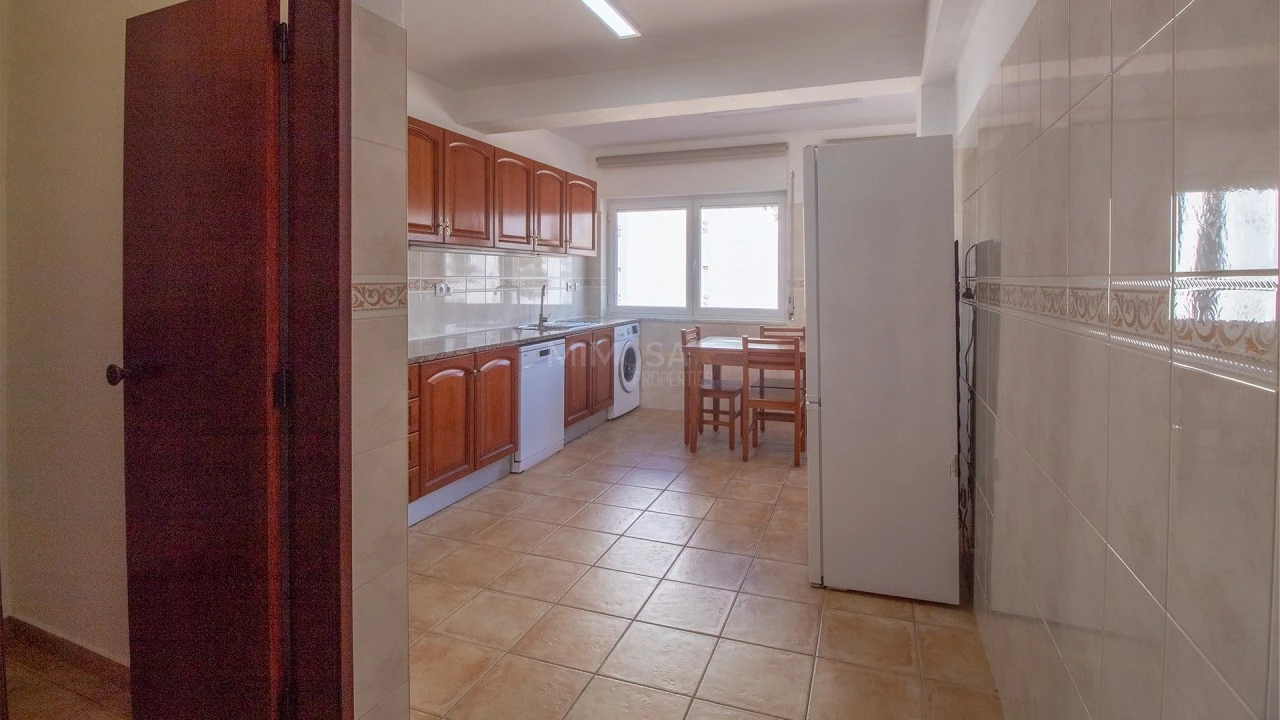 Apartamento T3 para Arrendamento em Lagos (São Sebastião e Santa Maria) Foto 5