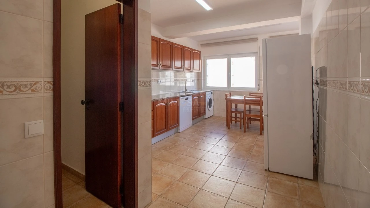 Apartamento T3 para Arrendamento em Lagos (São Sebastião e Santa Maria) Foto 8