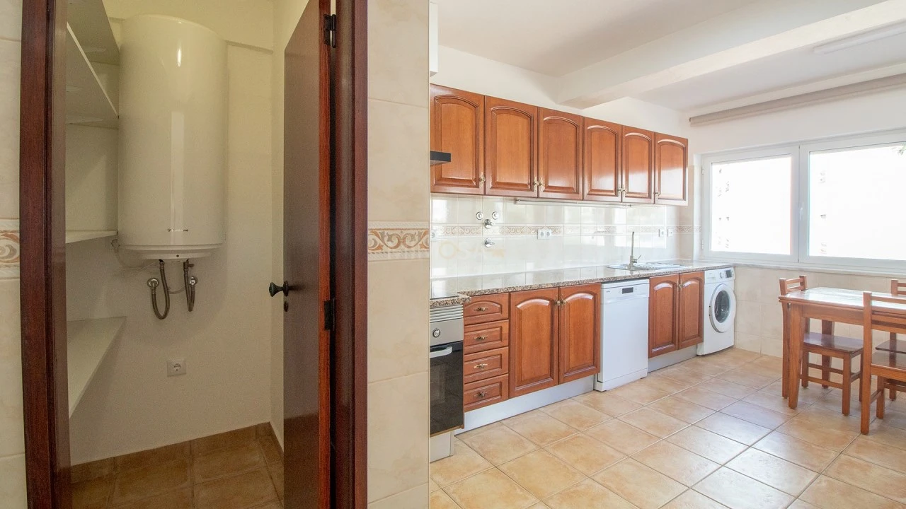 Apartamento T3 para Arrendamento em Lagos (São Sebastião e Santa Maria) Foto 7