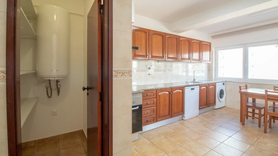 Apartamento T3 para Arrendamento em Lagos (São Sebastião e Santa Maria) Foto 7