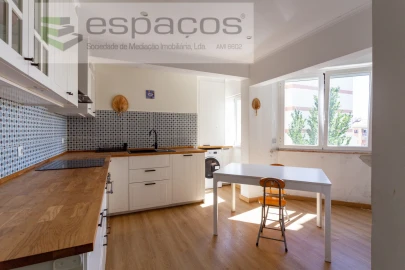 Apartamento T3 para Venda em Sacavém e Prior Velho