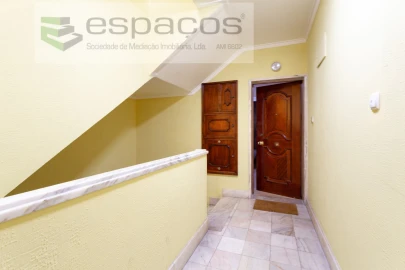 Apartamento T3 para Venda em Sacavém e Prior Velho