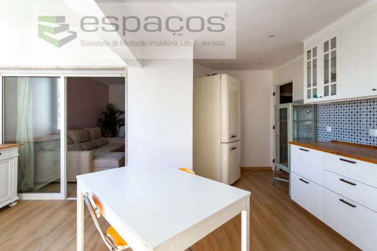 Apartamento T3 para Venda em Sacavém e Prior Velho Foto 12