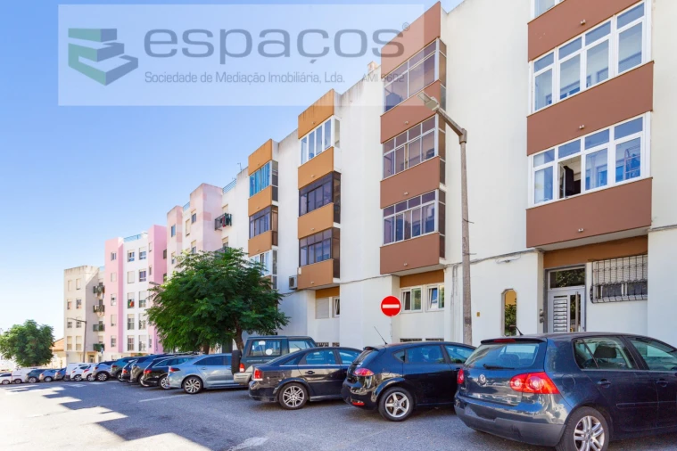 Apartamento T3 para Venda em Sacavém e Prior Velho Foto 32