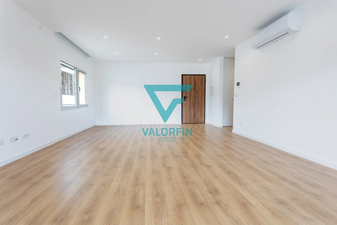 Apartamento T3 para Venda em Parceiros e Azoia Foto 3