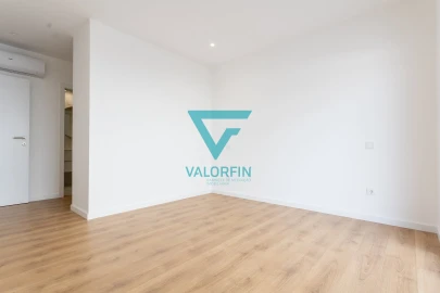 Apartamento T3 para Venda em Parceiros e Azoia