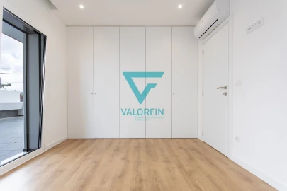 Apartamento T3 para Venda em Parceiros e Azoia