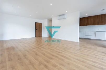 Apartamento T3 para Venda em Parceiros e Azoia