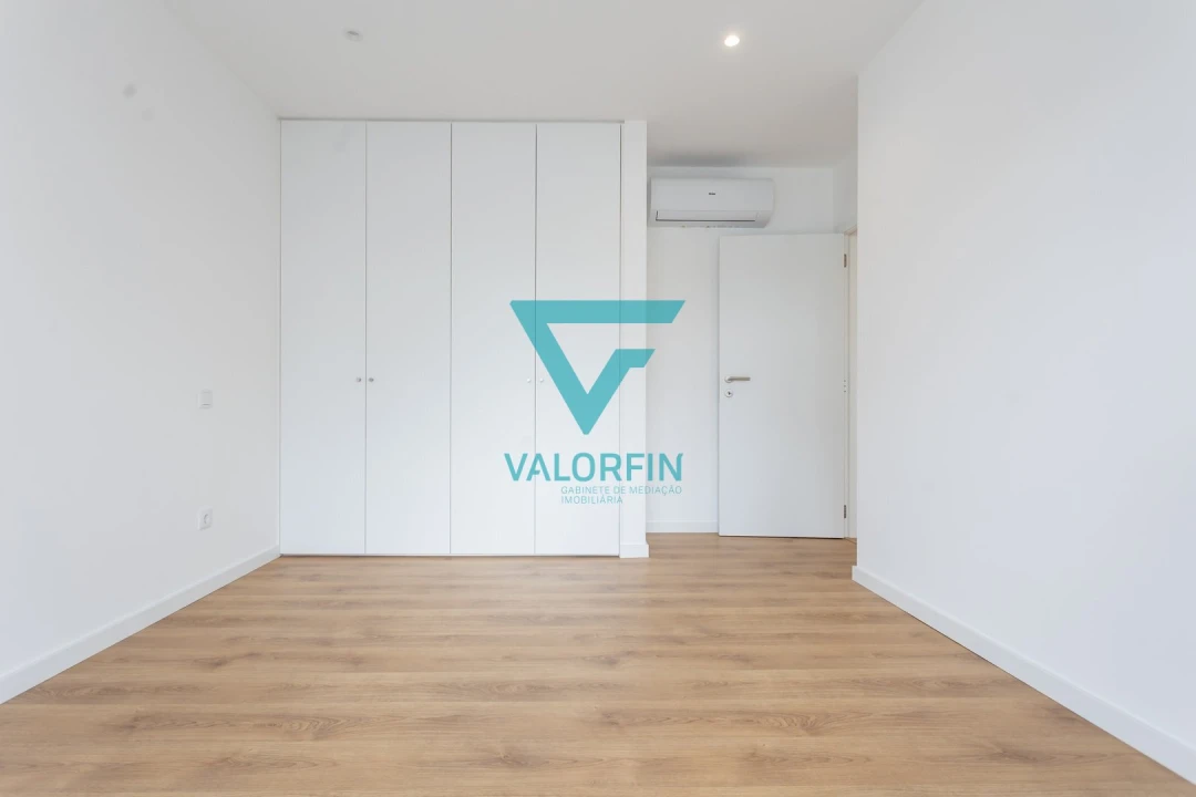 Apartamento T3 para Venda em Parceiros e Azoia Foto 15