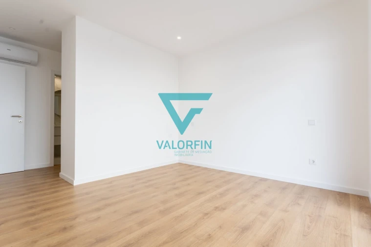 Apartamento T3 para Venda em Parceiros e Azoia Foto 10