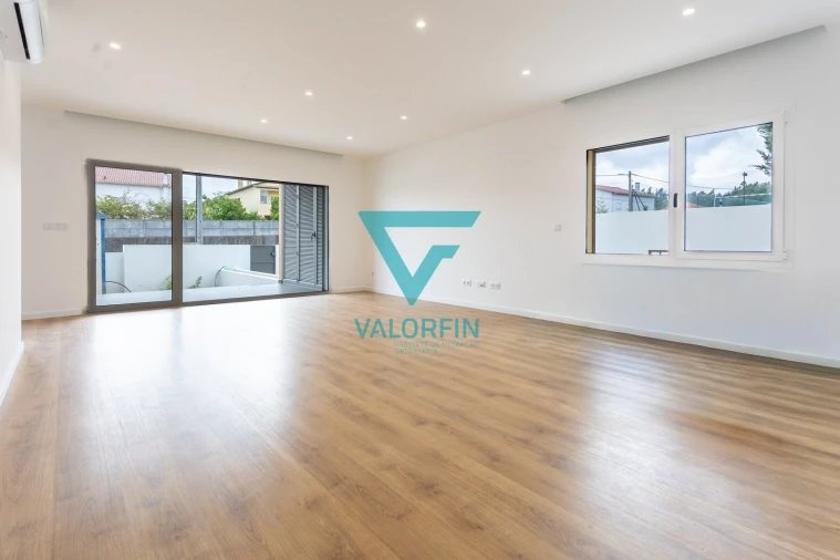 Apartamento T3 para Venda em Parceiros e Azoia Foto 2