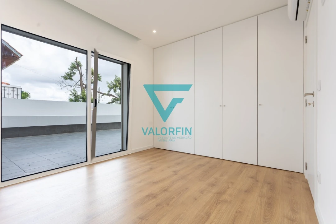 Apartamento T3 para Venda em Parceiros e Azoia Foto 14