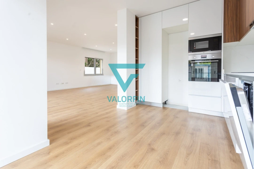 Apartamento T3 para Venda em Parceiros e Azoia Foto 6