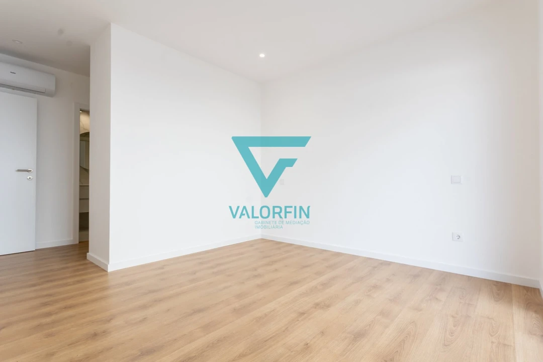 Apartamento T3 para Venda em Parceiros e Azoia Foto 10