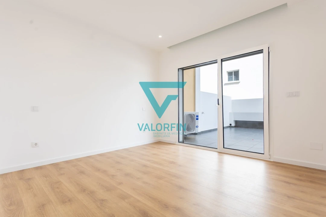 Apartamento T3 para Venda em Parceiros e Azoia Foto 9