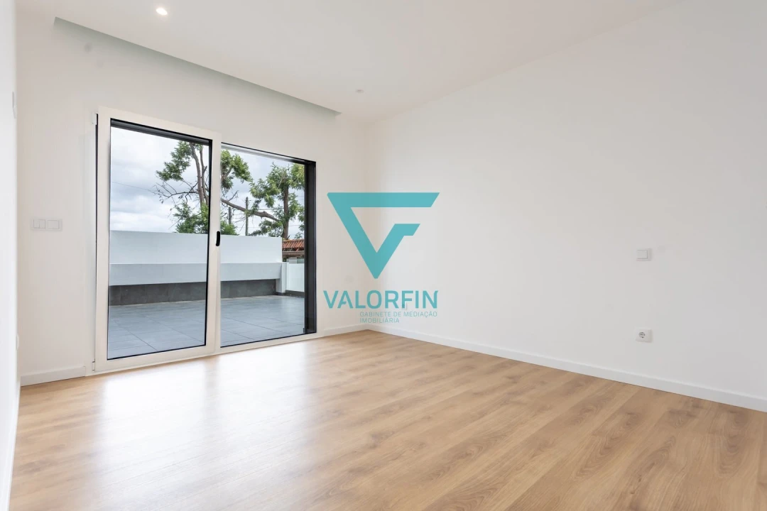 Apartamento T3 para Venda em Parceiros e Azoia Foto 16