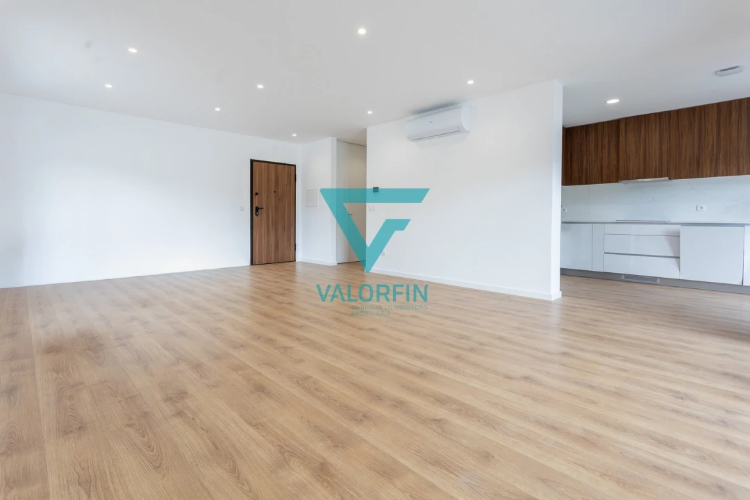 Apartamento T3 para Venda em Parceiros e Azoia Foto 1