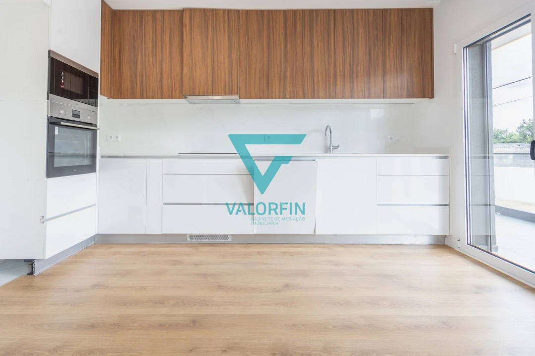 Apartamento T3 para Venda em Parceiros e Azoia Foto 4