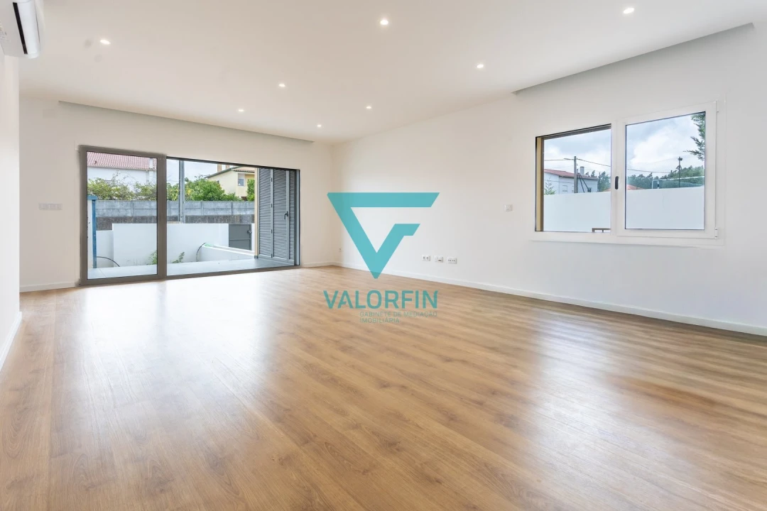 Apartamento T3 para Venda em Parceiros e Azoia Foto 2