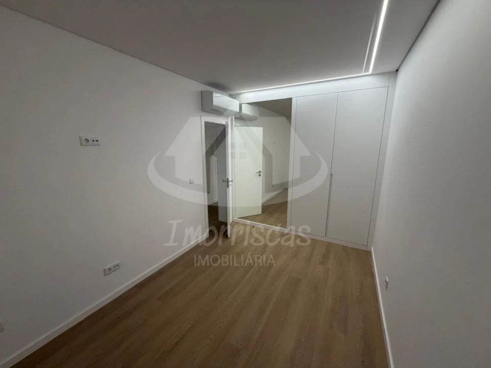 Apartamento para Venda em Sacavém e Prior Velho Foto 9