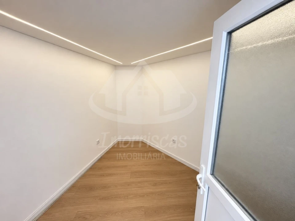 Apartamento para Venda em Sacavém e Prior Velho Foto 17