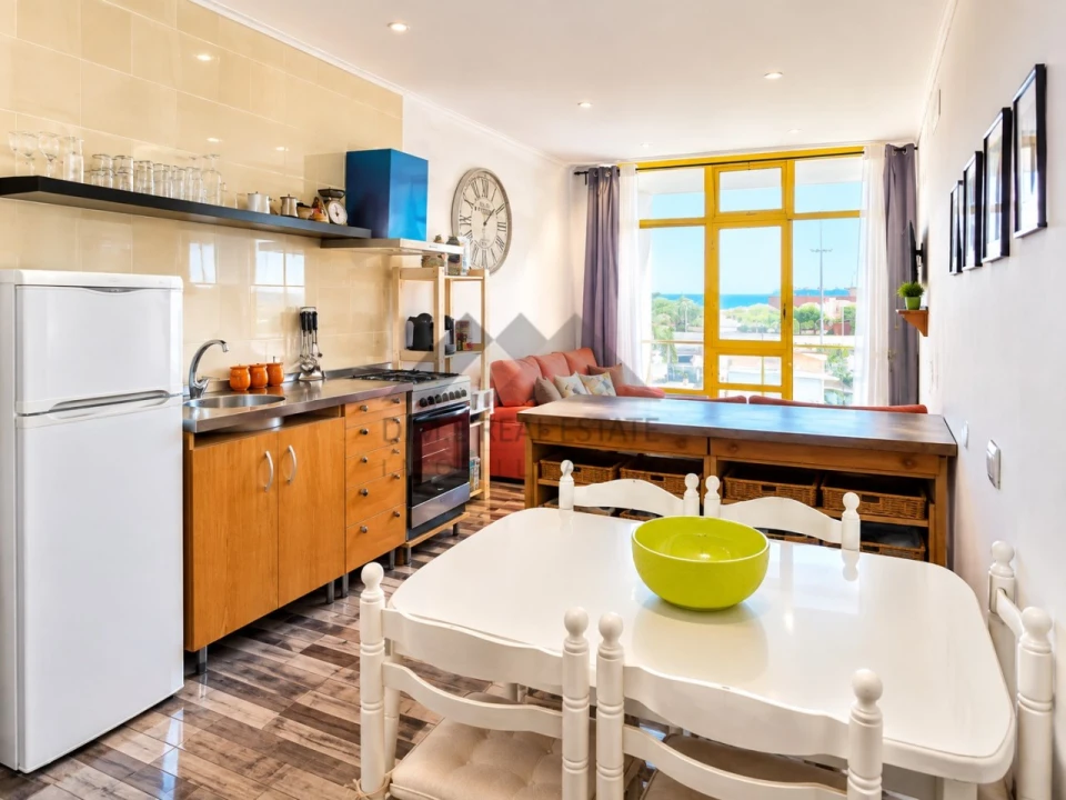 Apartamento para Venda em Monte Gordo Foto 2