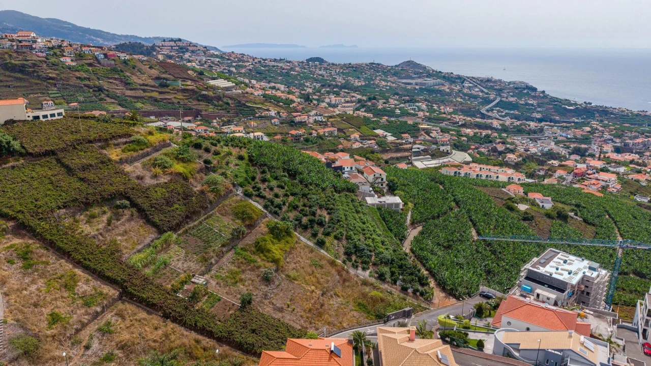 Terreno para Venda em Estreito de Camara de Lobos Foto 16