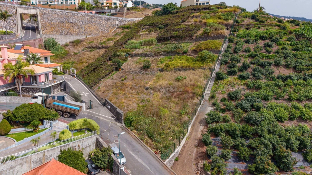 Terreno para Venda em Estreito de Camara de Lobos Foto 21