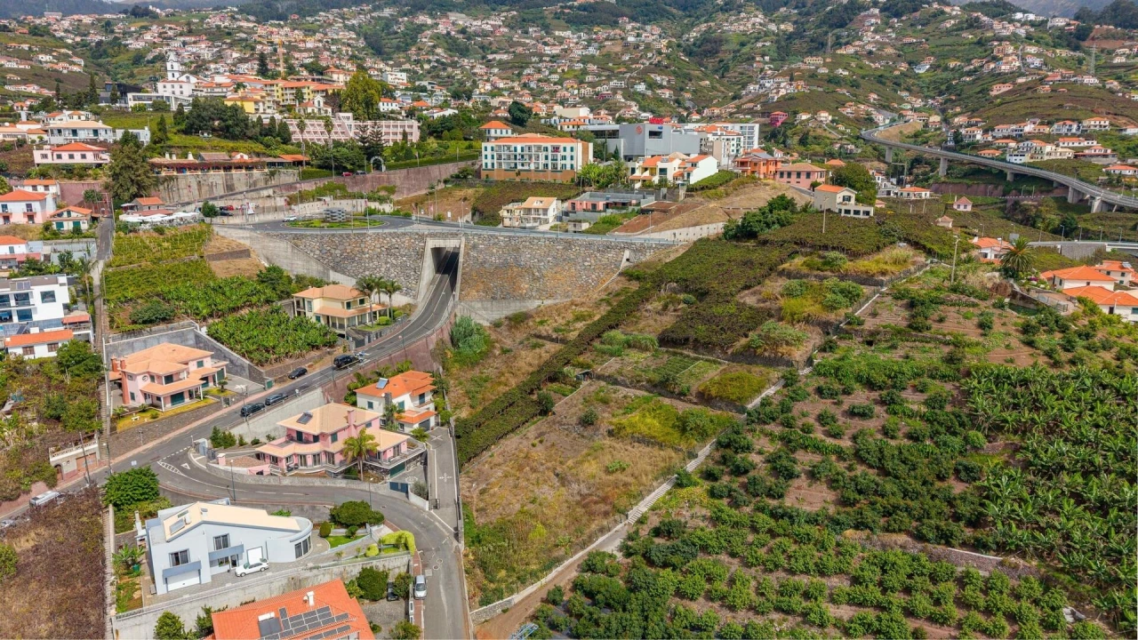 Terreno para Venda em Estreito de Camara de Lobos Foto 9