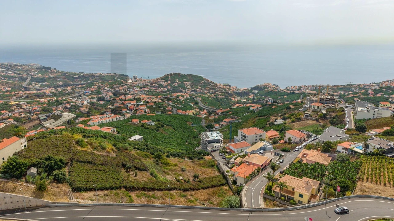 Terreno para Venda em Estreito de Camara de Lobos Foto 1