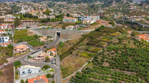 Terreno para Venda em Estreito de Camara de Lobos