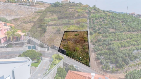 Terreno para Venda em Estreito de Camara de Lobos