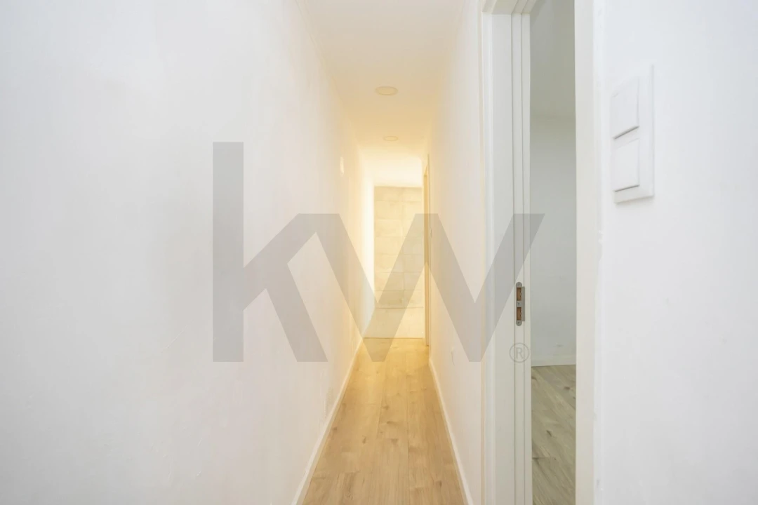 Apartamento T1 para Venda em Moita Foto 3