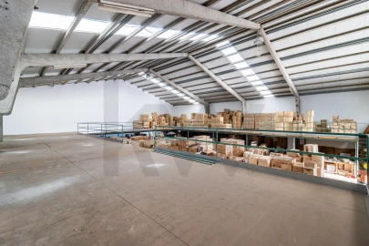 Armazém para Venda em Cortegaça